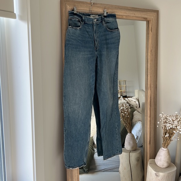 Abercrombie & Fitch 90’s Straight Ultra High Rise Jeans - Picture 3 of 4